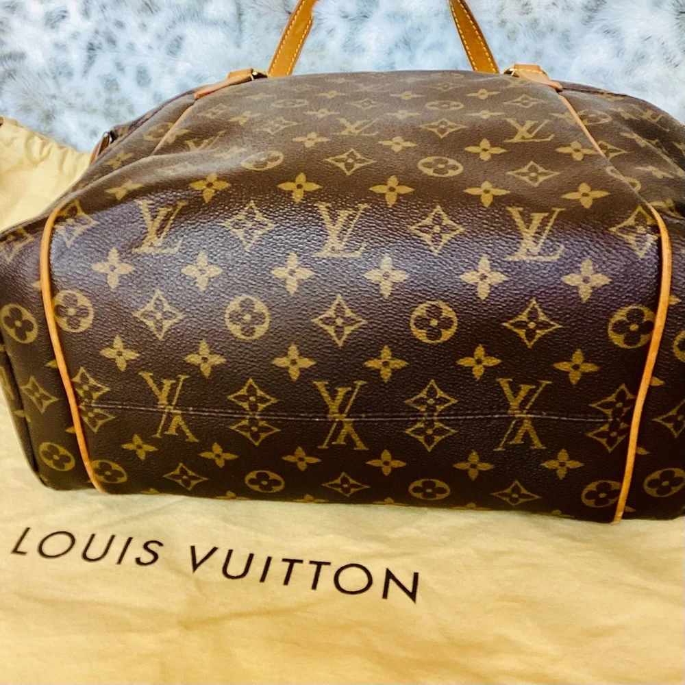 LOUIS VUITTON Totally MM